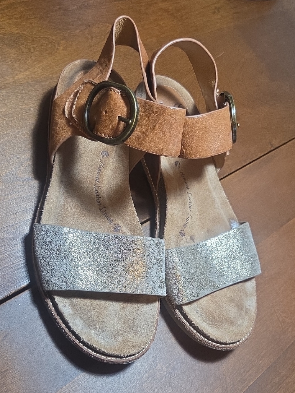 Women's Sofft Bali Sandals Size 8 M Metallic Velcroe Leather Upper